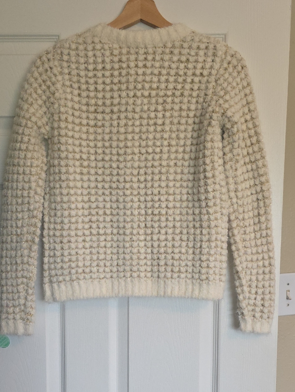 Elie Tahari Cream Bouclé Cardigan with Gold Buttons - Picture 6 of 7
